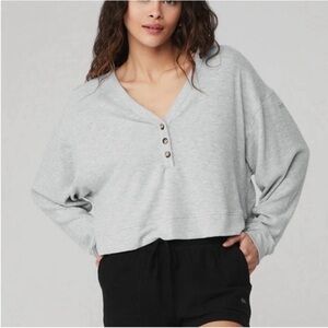 Alo Yoga Alolux Soho Crop Henley